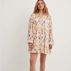 Women’s Pleated Flowy Mini Dress